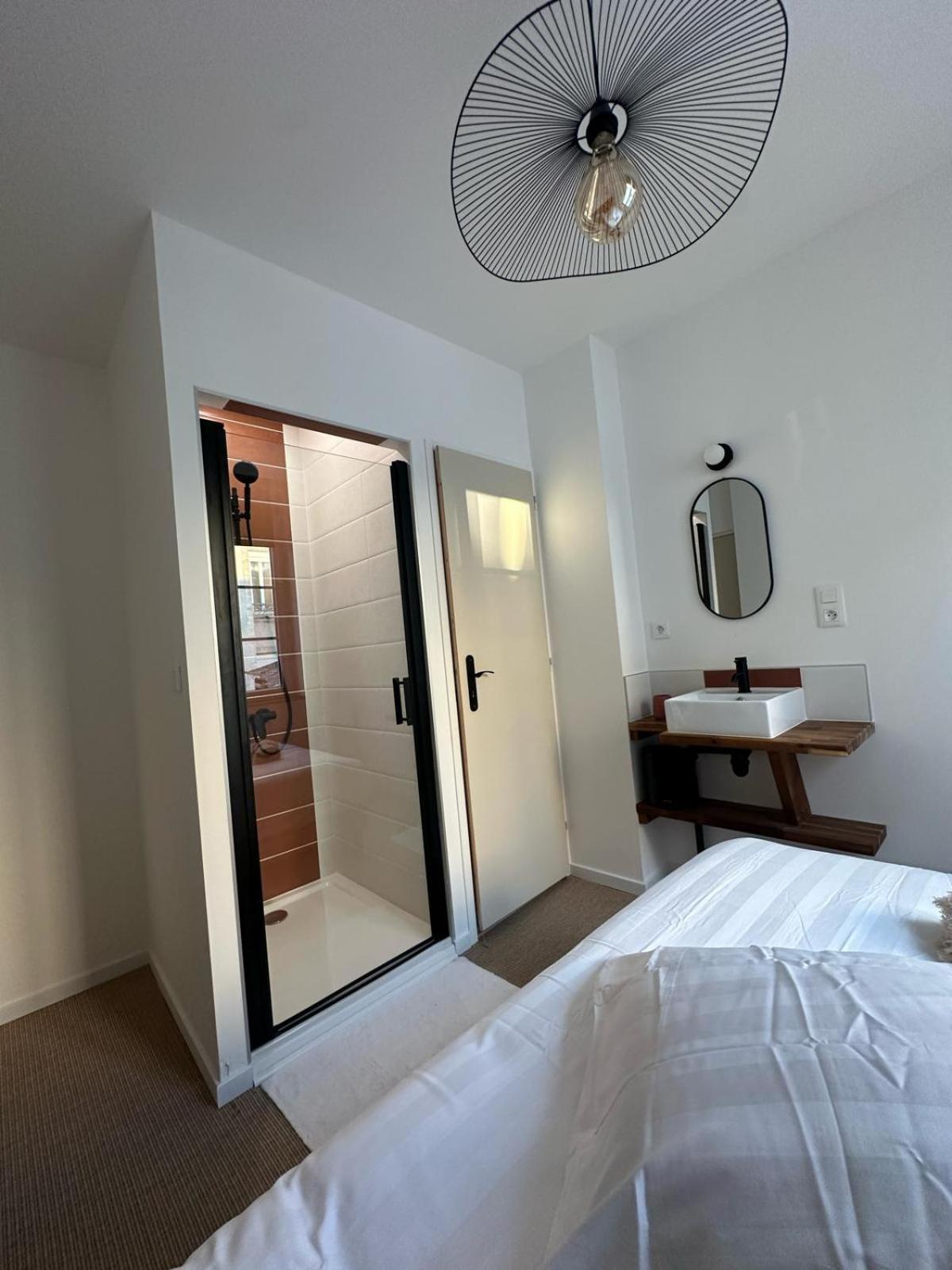 Maison Des Ambans Chambres D'Hotes Hypercentre 200M De La Gare Et Petit Dejeuner Inclus 阿让 外观 照片