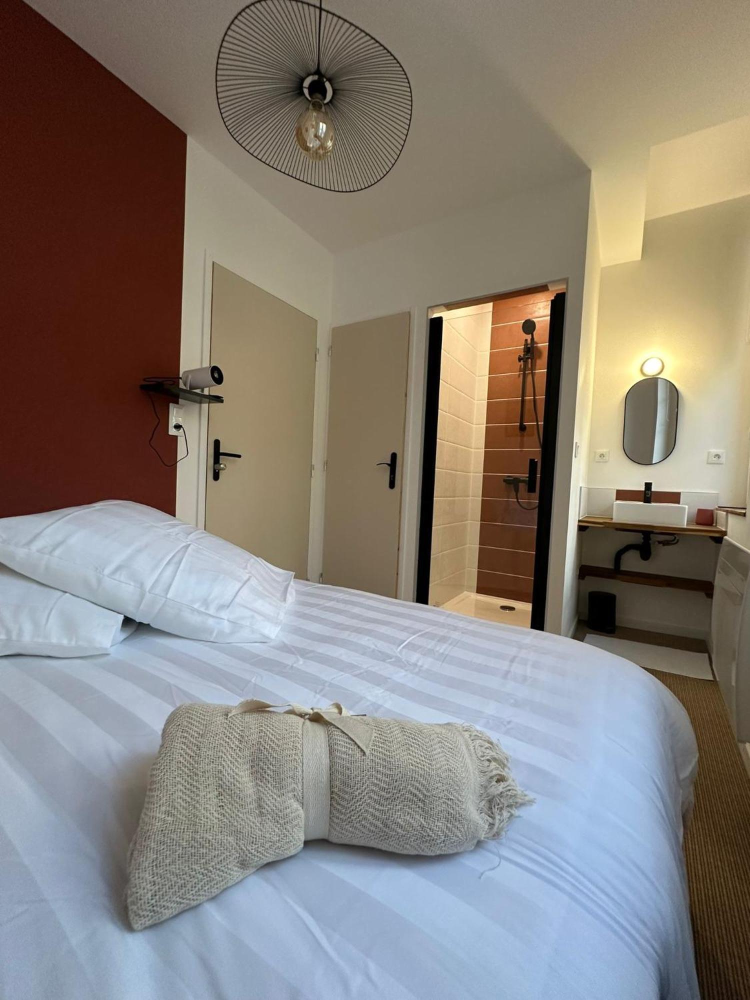 Maison Des Ambans Chambres D'Hotes Hypercentre 200M De La Gare Et Petit Dejeuner Inclus 阿让 外观 照片